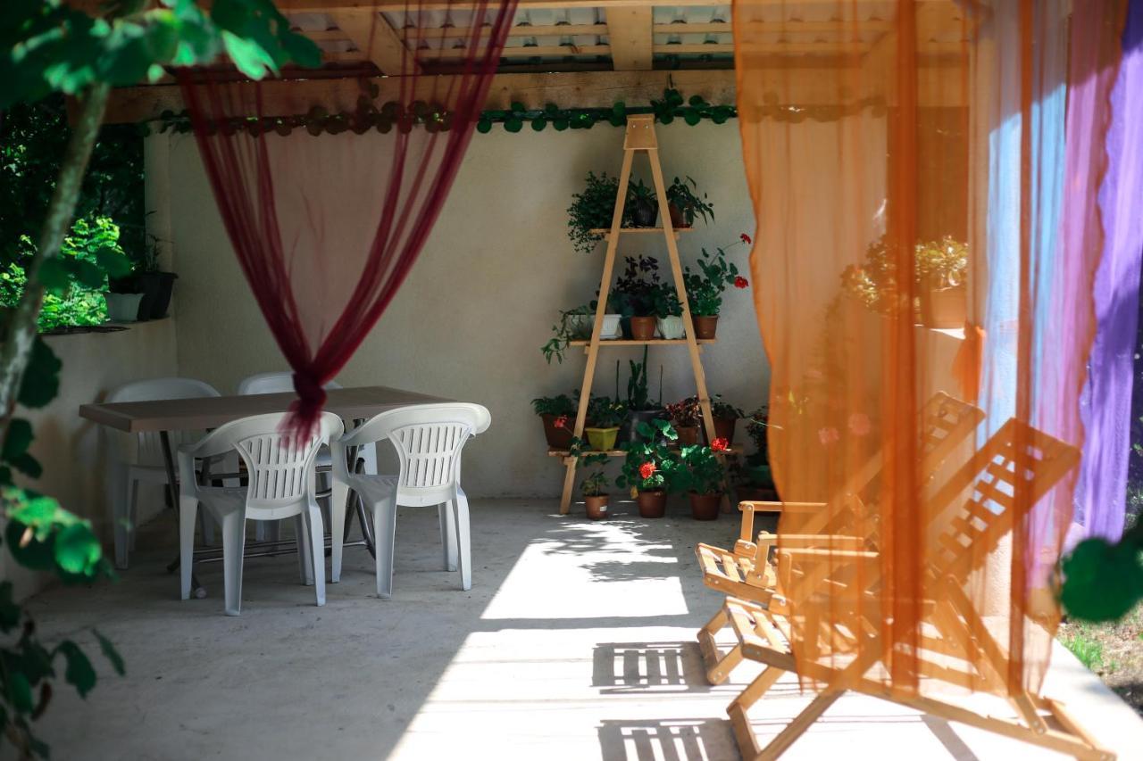 Novel House Apartment Martvili Luaran gambar