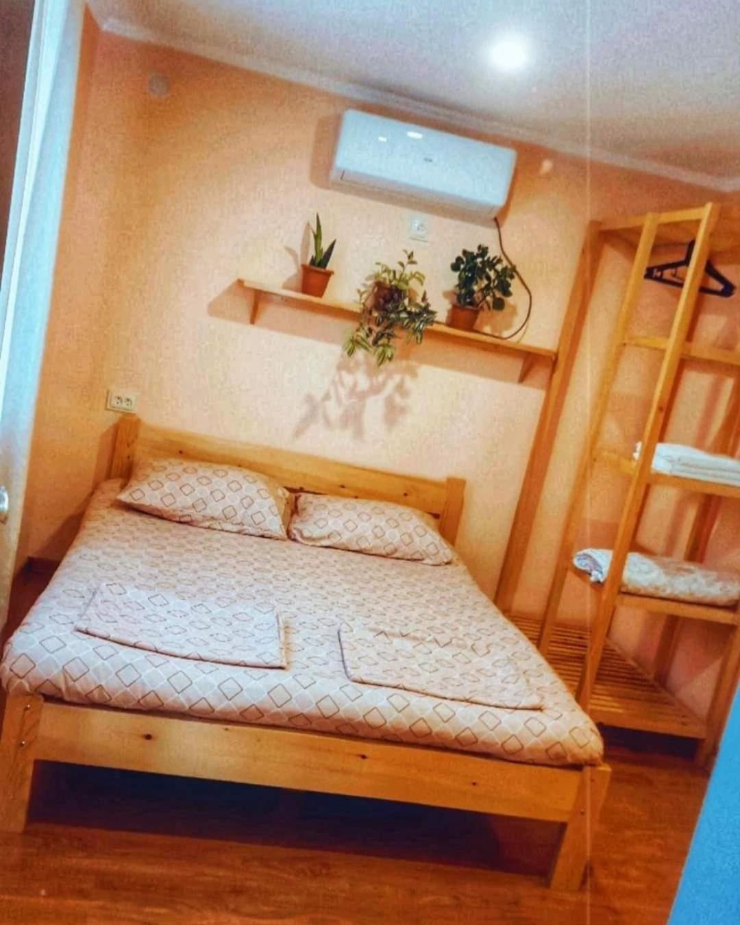 Novel House Apartment Martvili Bilik gambar